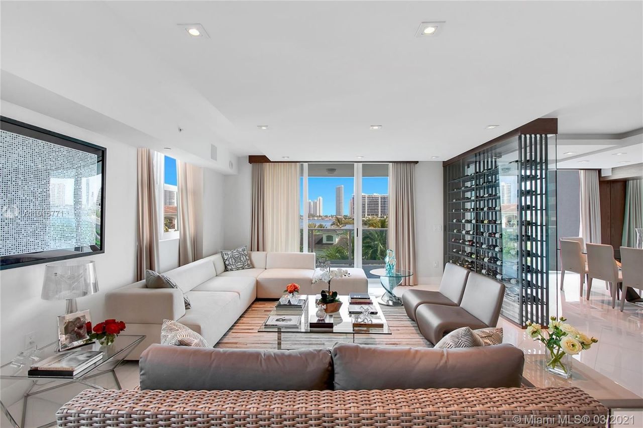 Flat in Miami, USA, 330 m² - picture 5