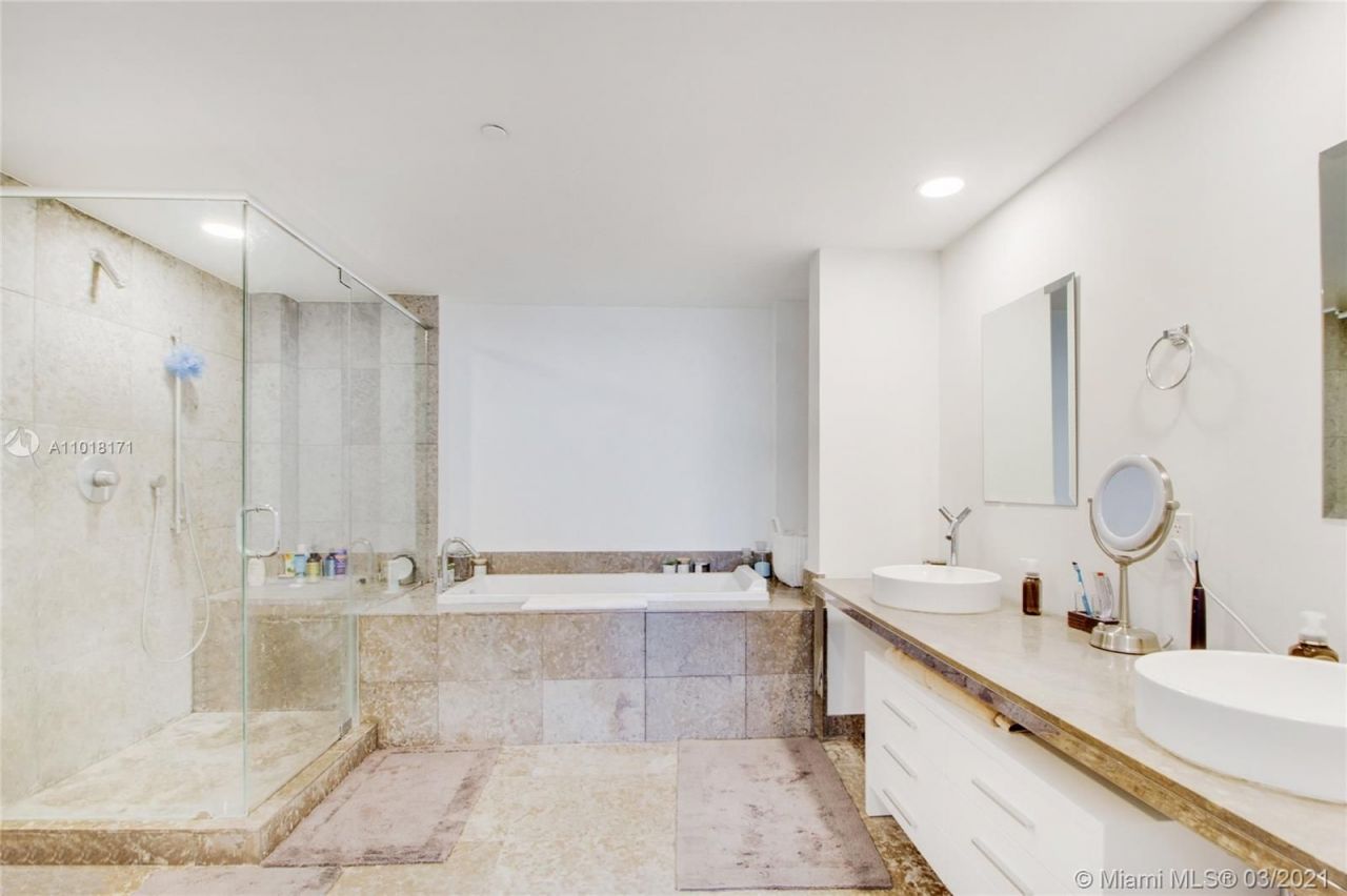 Piso en Miami, Estados Unidos, 180 m² - imagen 8