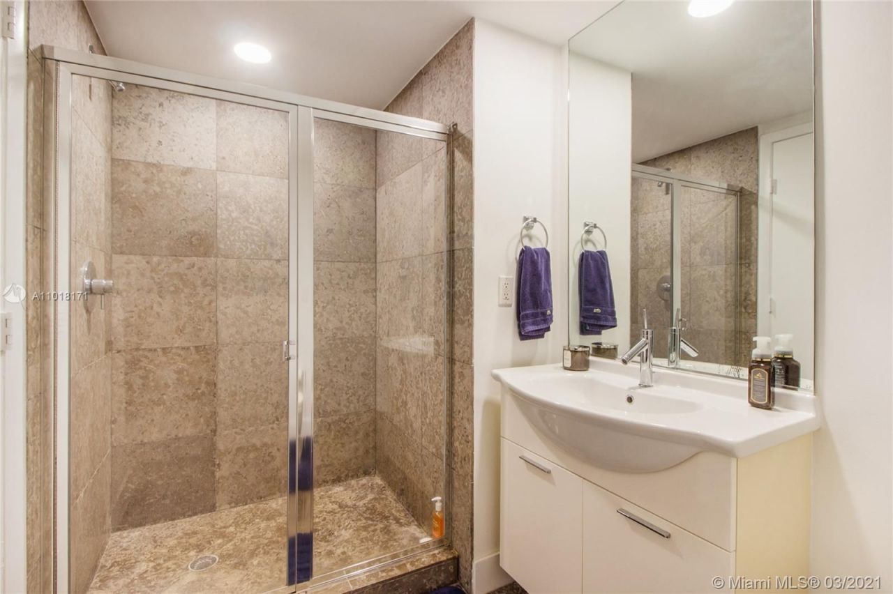 Piso en Miami, Estados Unidos, 180 m² - imagen 6