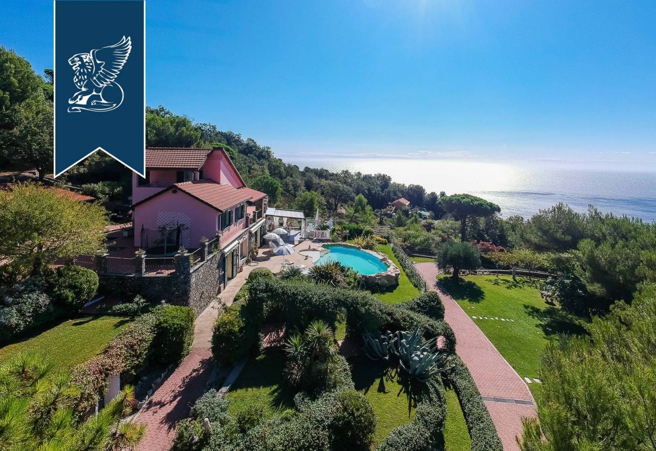 Villa à Alassio, Italie, 370 m² - image 1