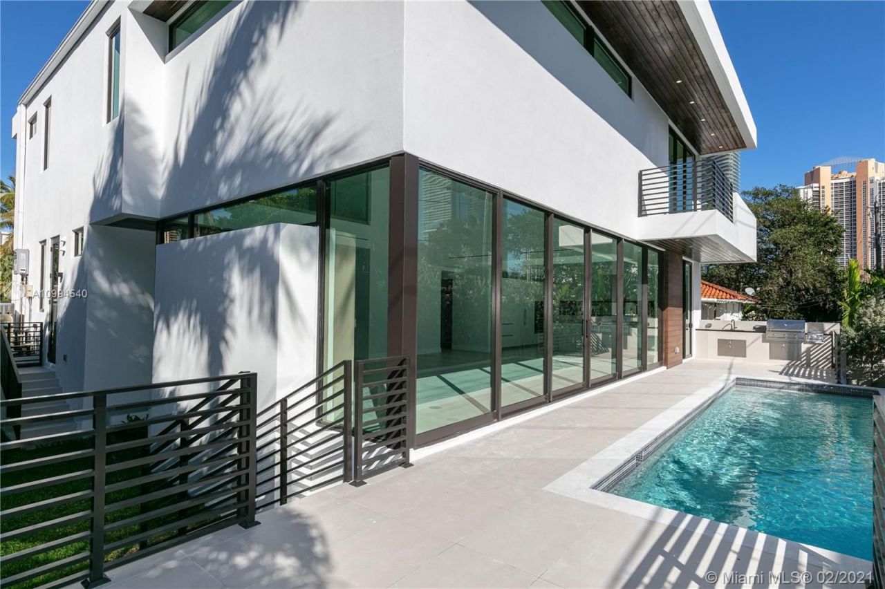 Villa à Miami, États-Unis, 420 m² - image 2