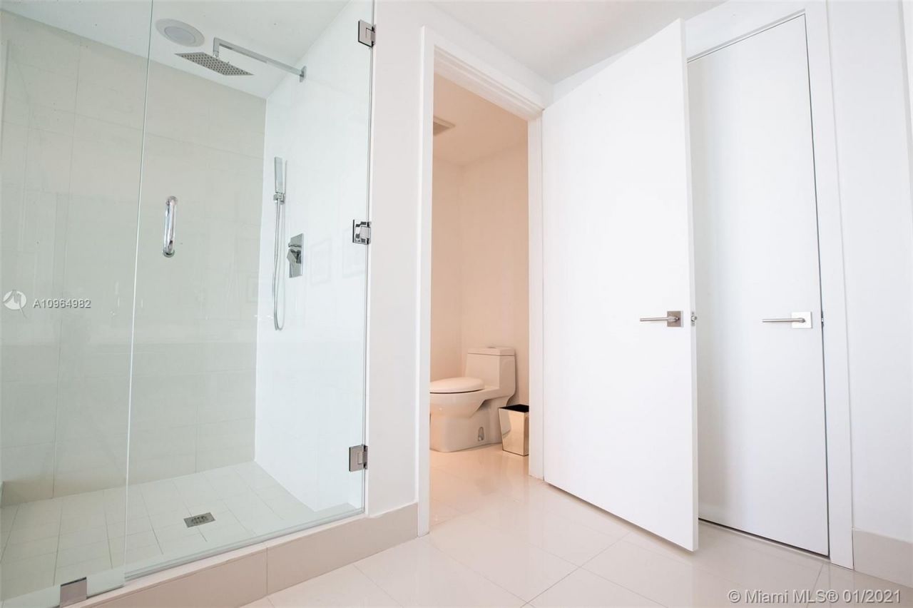 Flat in Miami, USA, 100 m² - picture 9