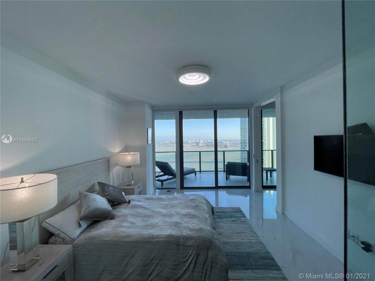 Flat in Miami, USA, 100 m² - picture 2