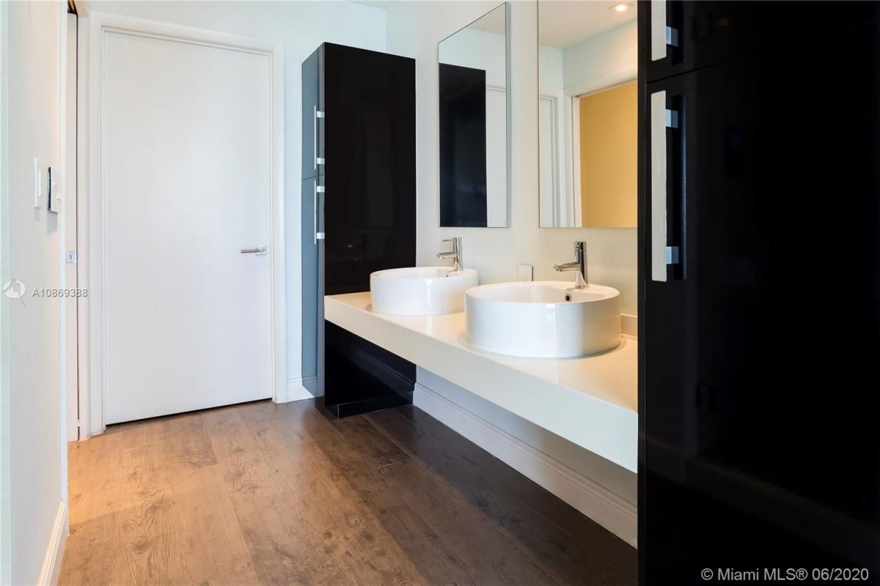 Piso en Miami, Estados Unidos, 150 m² - imagen 12