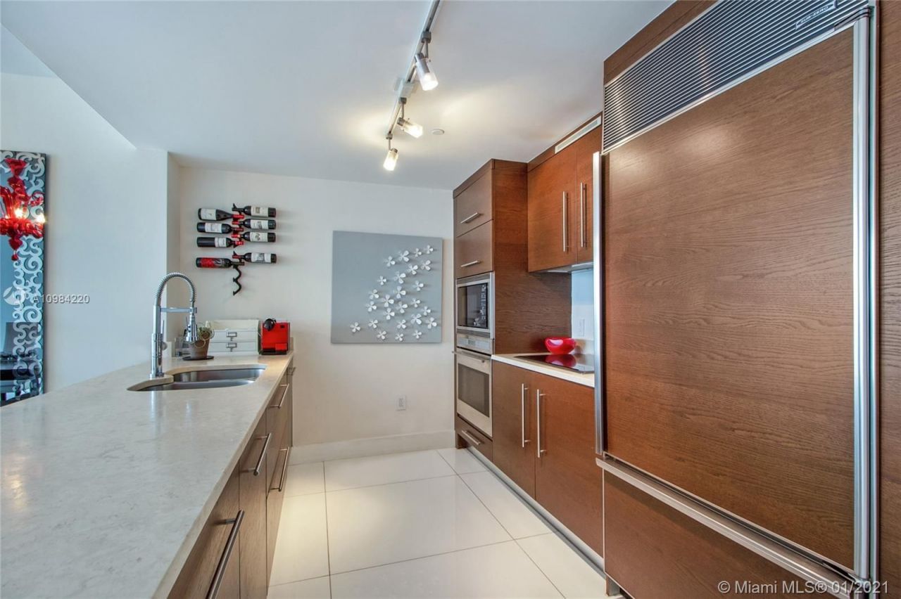 Piso en Miami, Estados Unidos, 130 m² - imagen 13