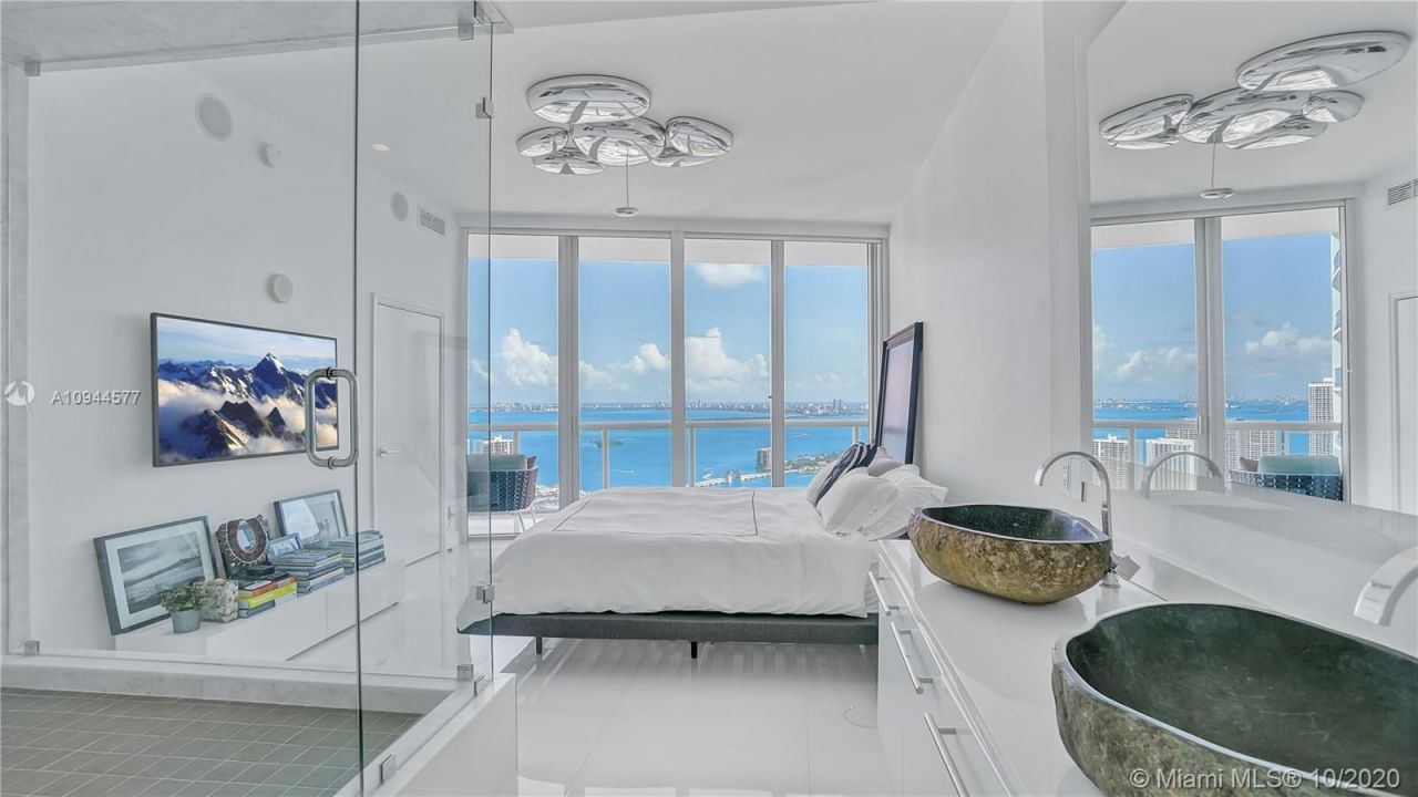 Flat in Miami, USA, 130 m² - picture 2