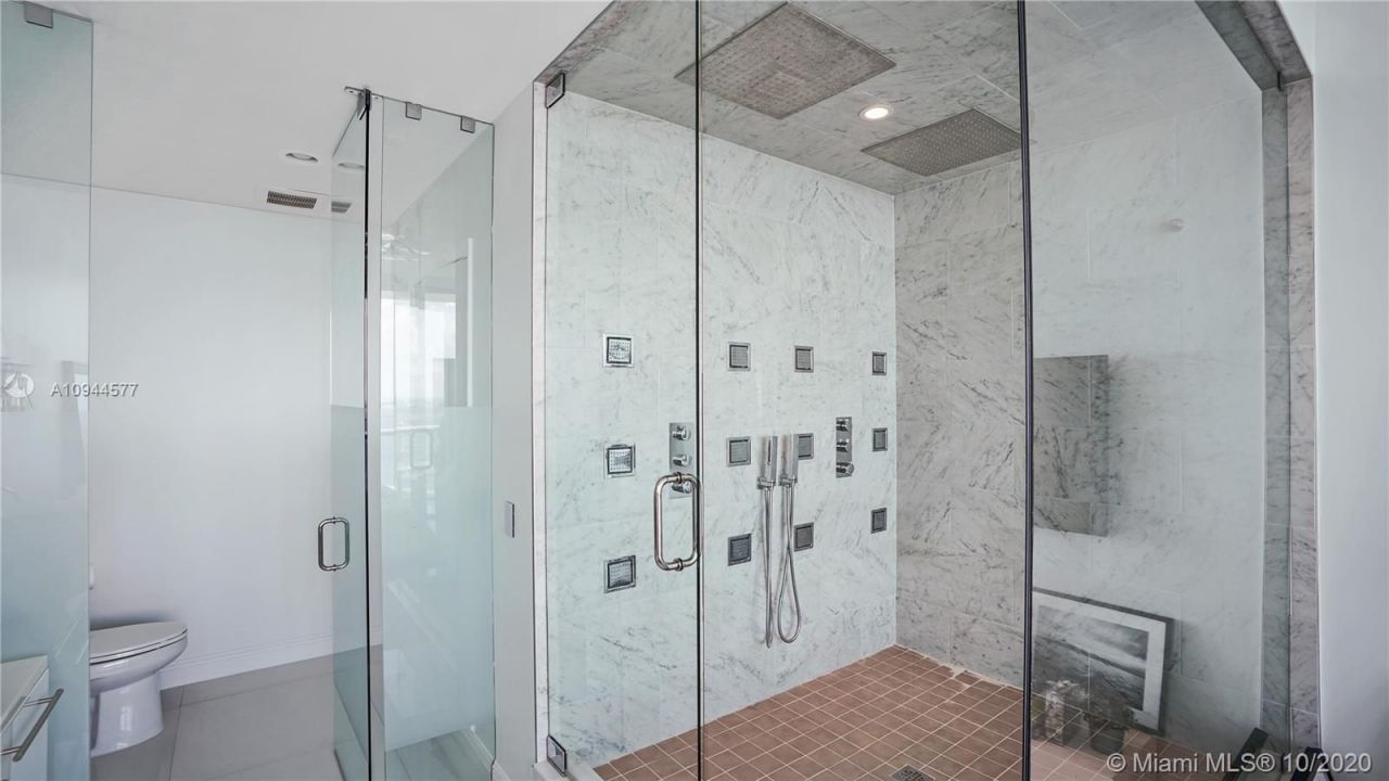 Flat in Miami, USA, 130 m² - picture 9