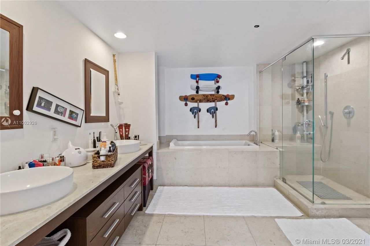 Flat in Miami, USA, 130 m² - picture 8