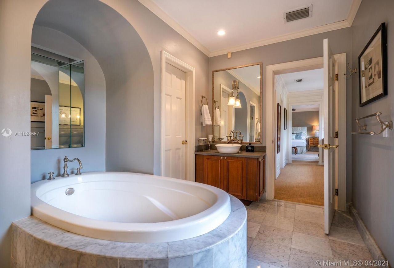 Mansion in Miami, USA, 400 m² - picture 12