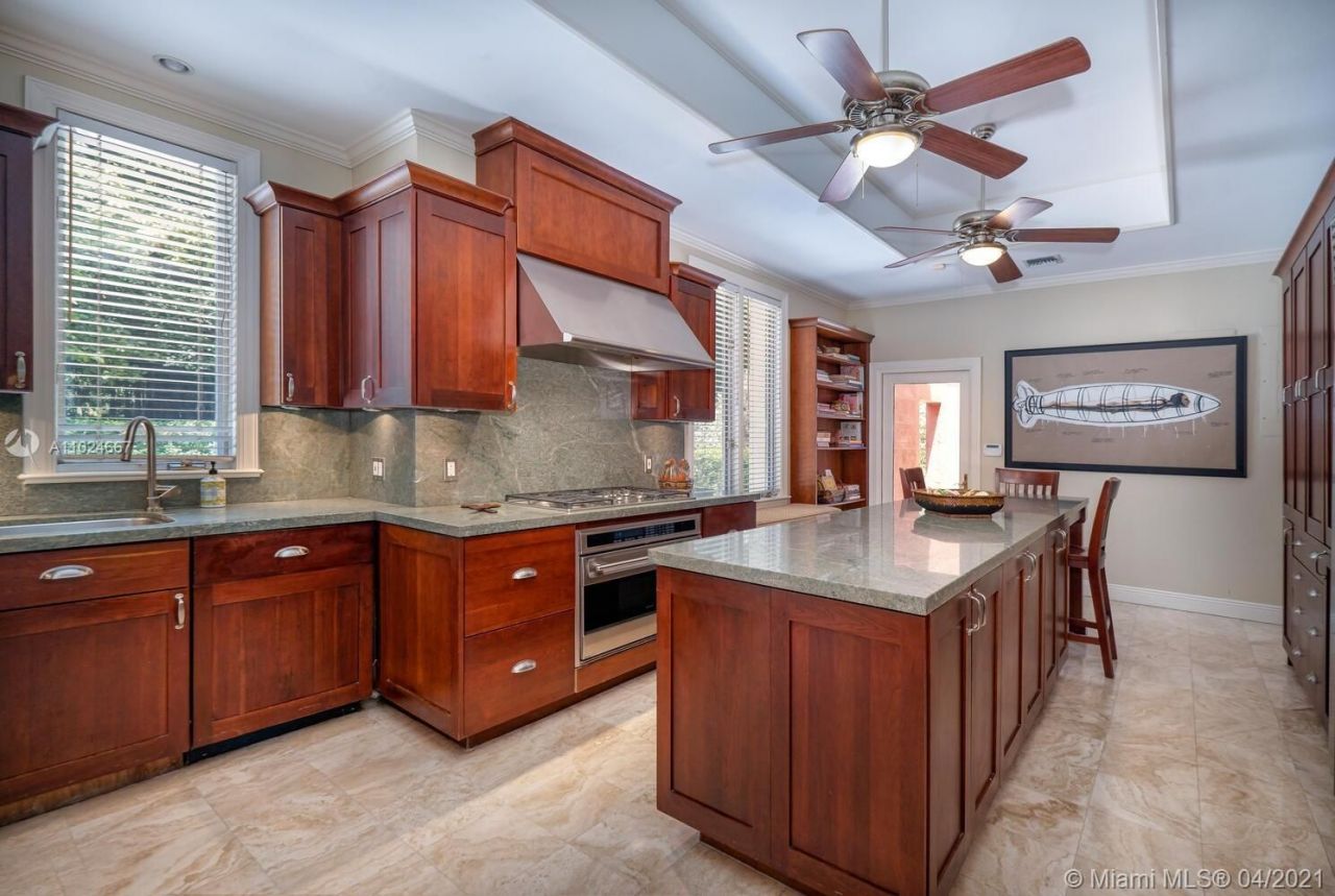 Mansion in Miami, USA, 400 m² - picture 13