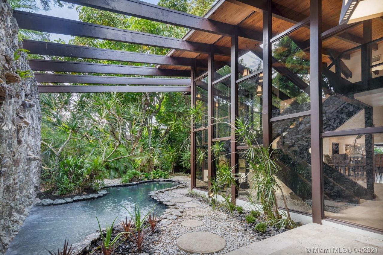 Chalet à Miami, États-Unis, 500 m² - image 2