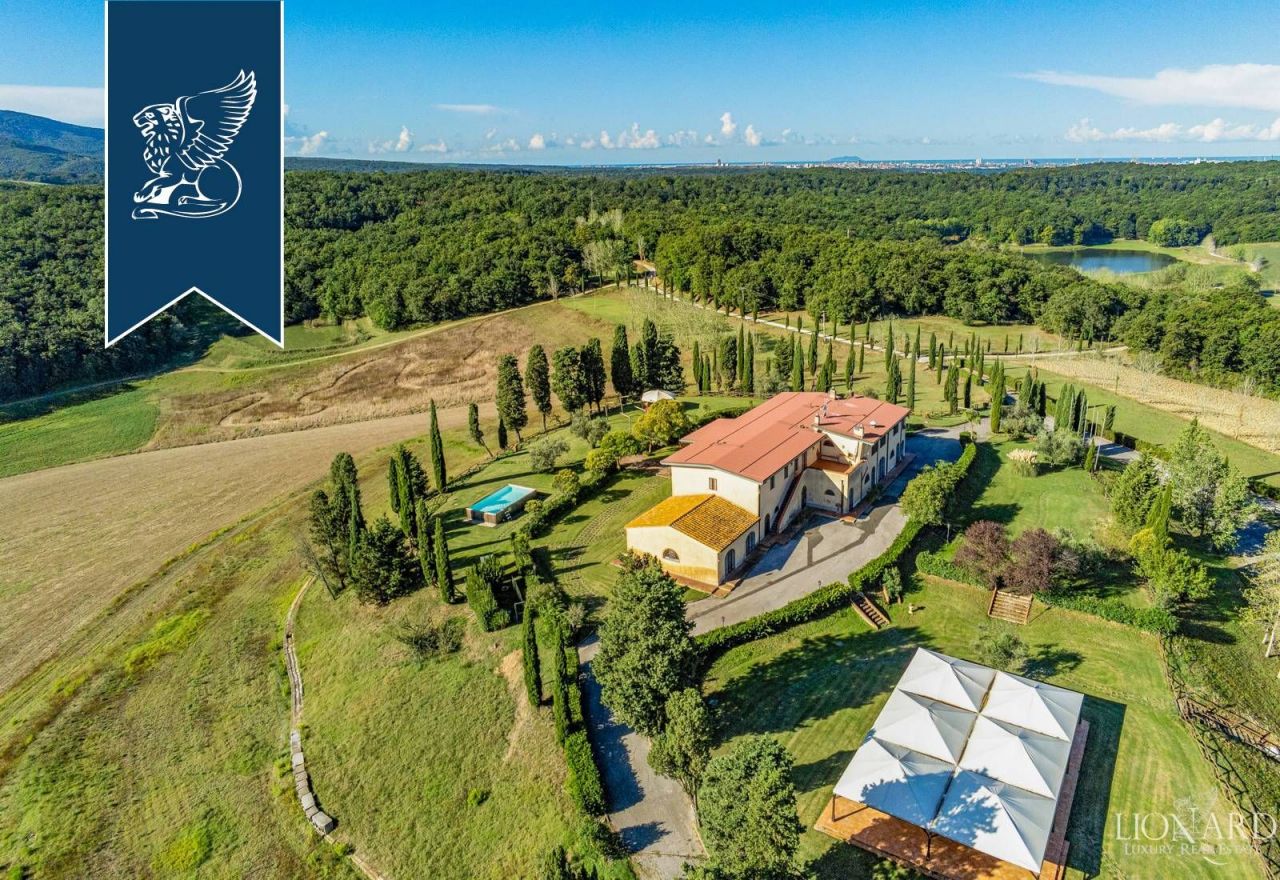 Granja en Livorno, Italia, 3 000 m² - imagen 1