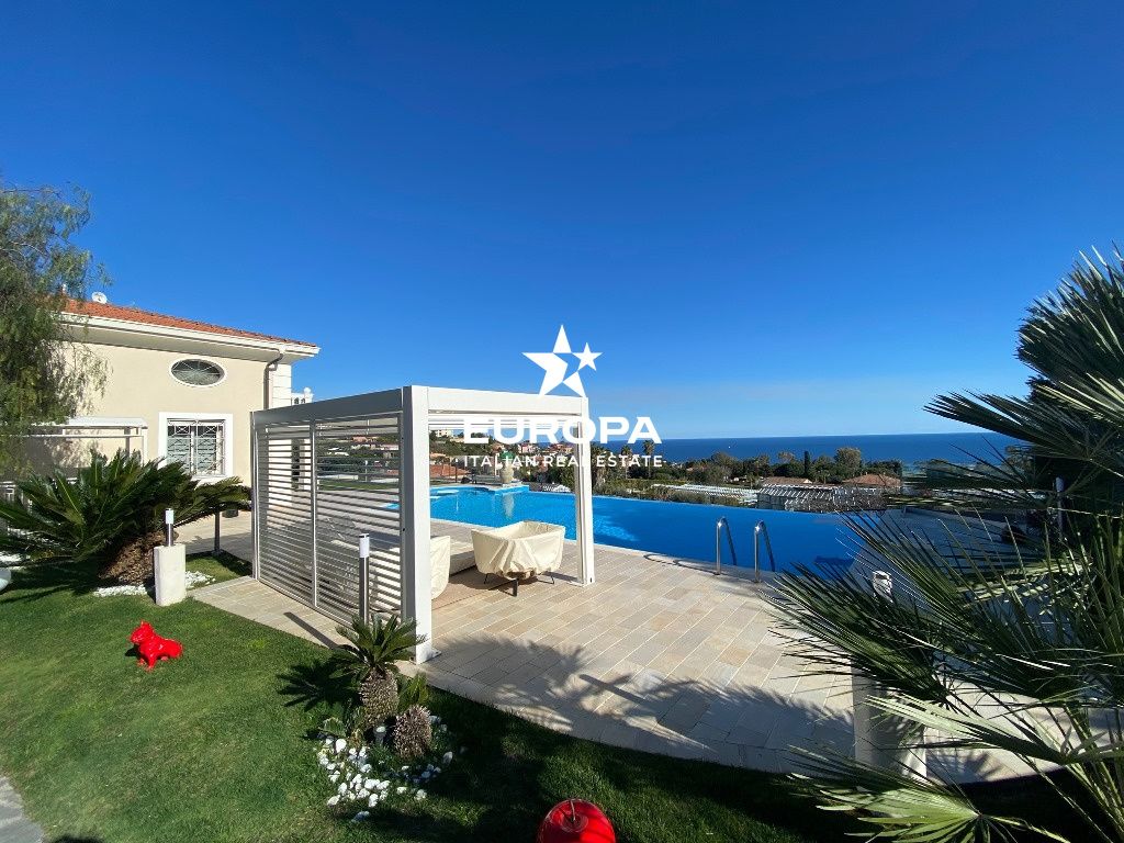 Villa à San Remo, Italie, 350 m² - image 1