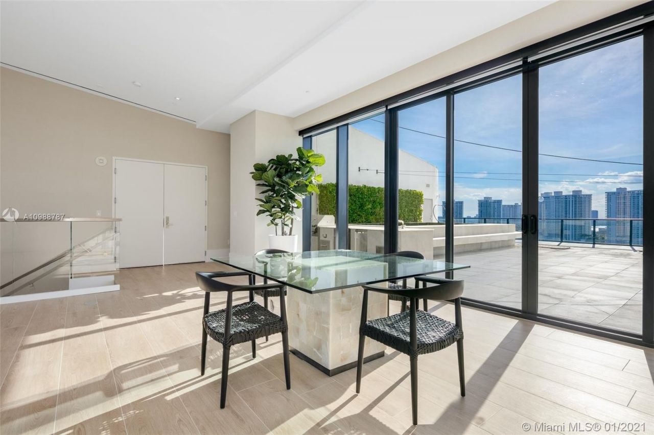 Ático en Miami, Estados Unidos, 600 m² - imagen 2