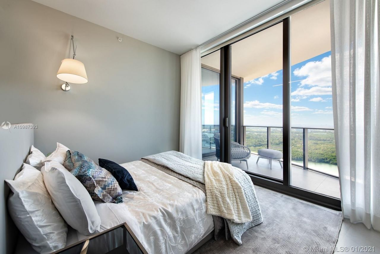 Flat in Miami, USA, 350 m² - picture 8