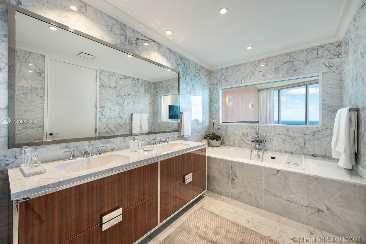 Flat in Miami, USA, 350 m² - picture 12