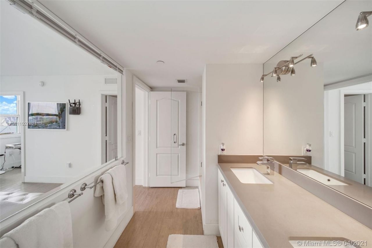 Piso en Miami, Estados Unidos, 120 m² - imagen 4