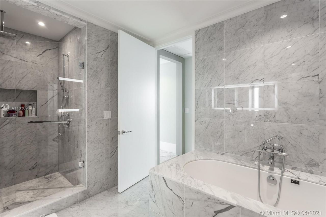 Flat in Miami, USA, 260 m² - picture 7