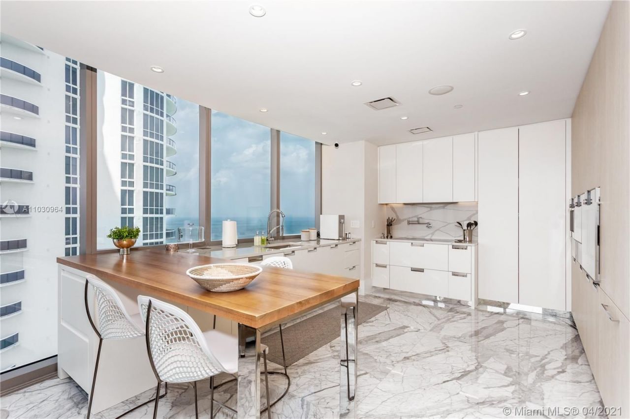 Flat in Miami, USA, 260 m² - picture 4