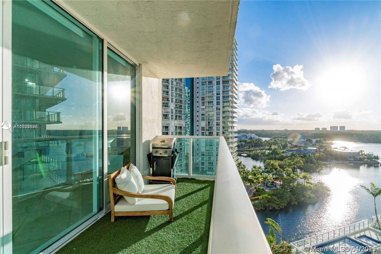 Flat in Miami, USA, 140 m² - picture 1