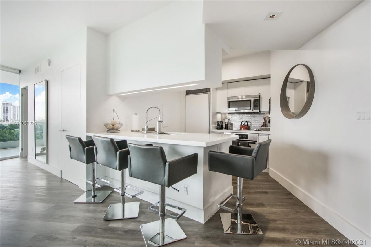 Flat in Miami, USA, 120 m² - picture 2