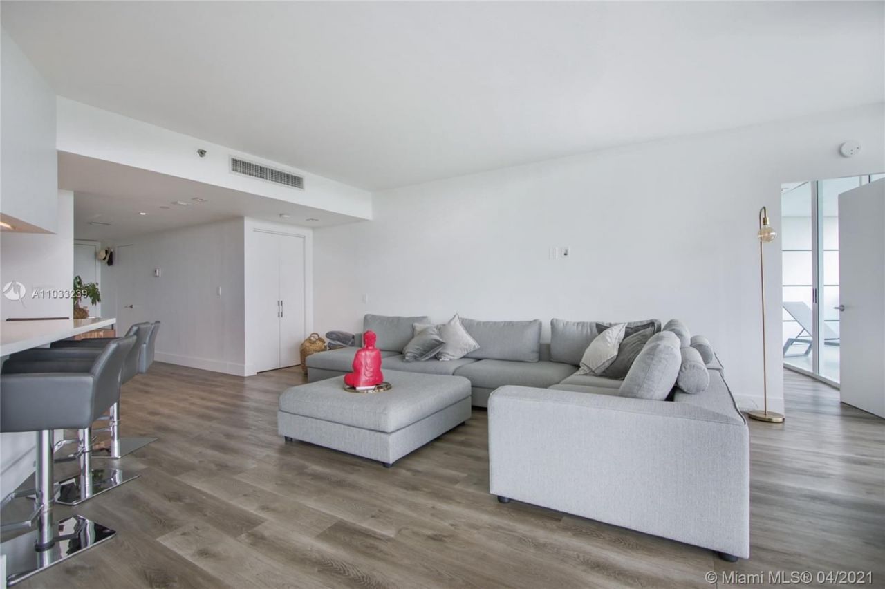 Flat in Miami, USA, 120 m² - picture 9