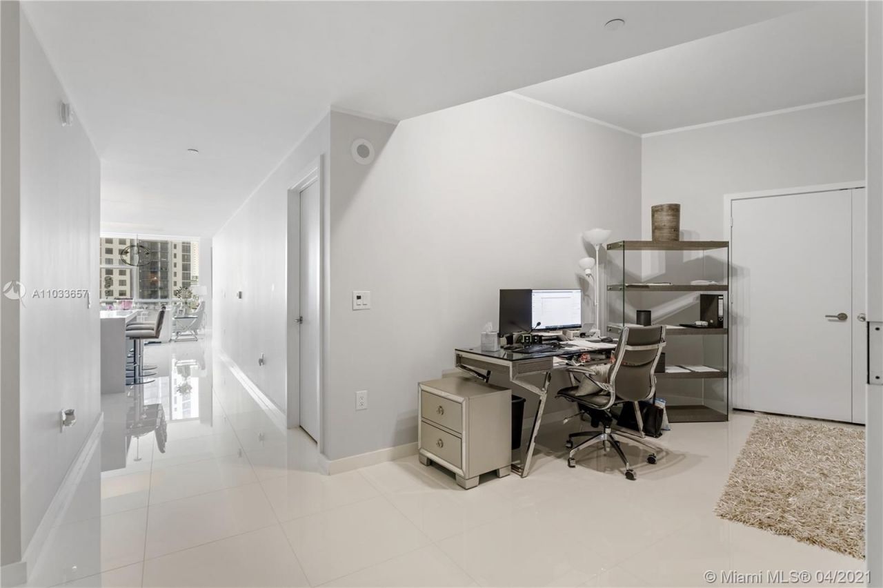 Flat in Miami, USA, 200 m² - picture 14