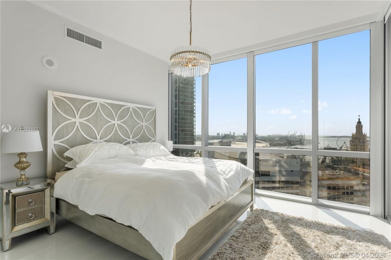 Flat in Miami, USA, 200 m² - picture 12