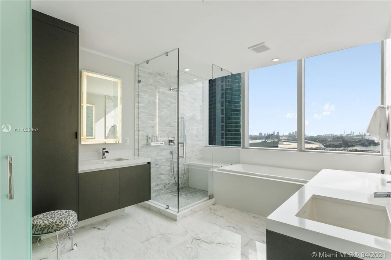 Flat in Miami, USA, 200 m² - picture 11