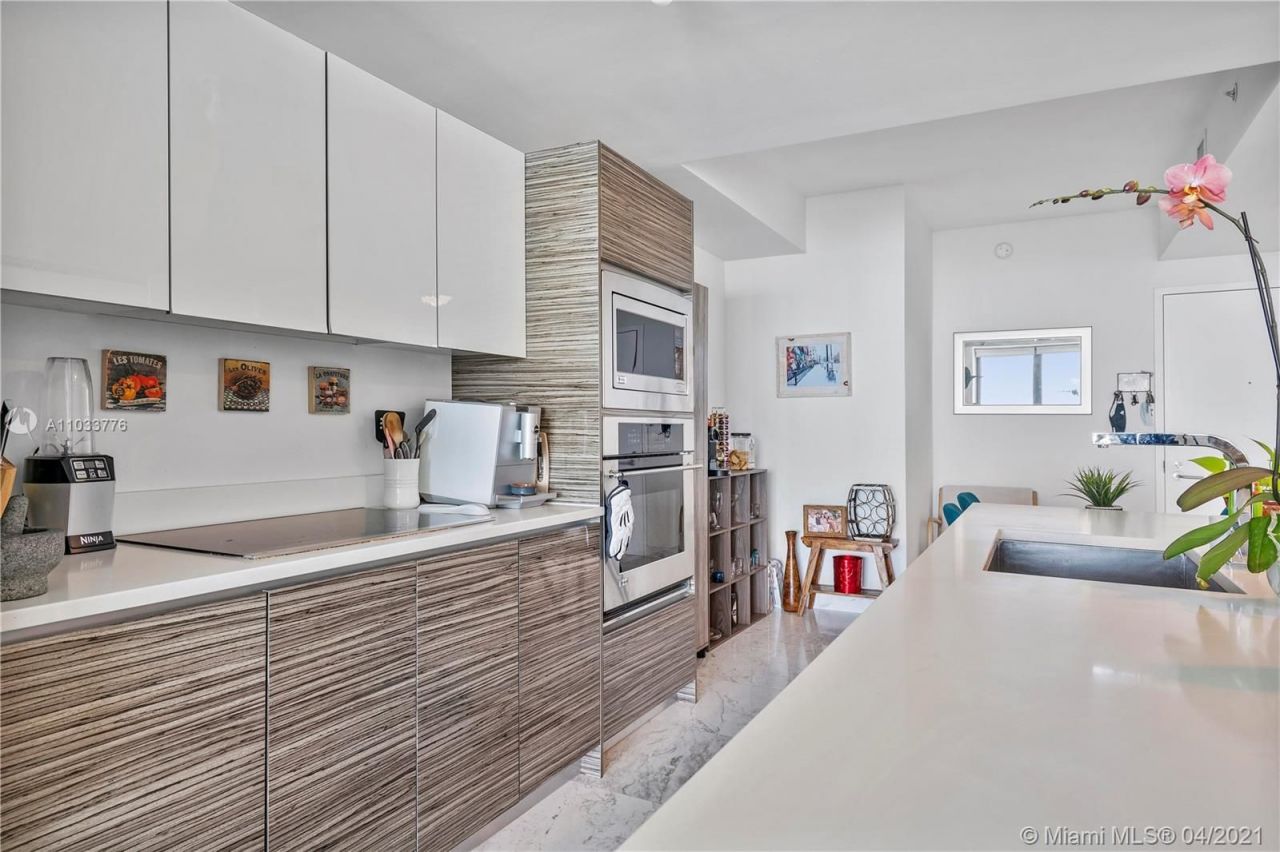 Flat in Miami, USA, 100 m² - picture 10