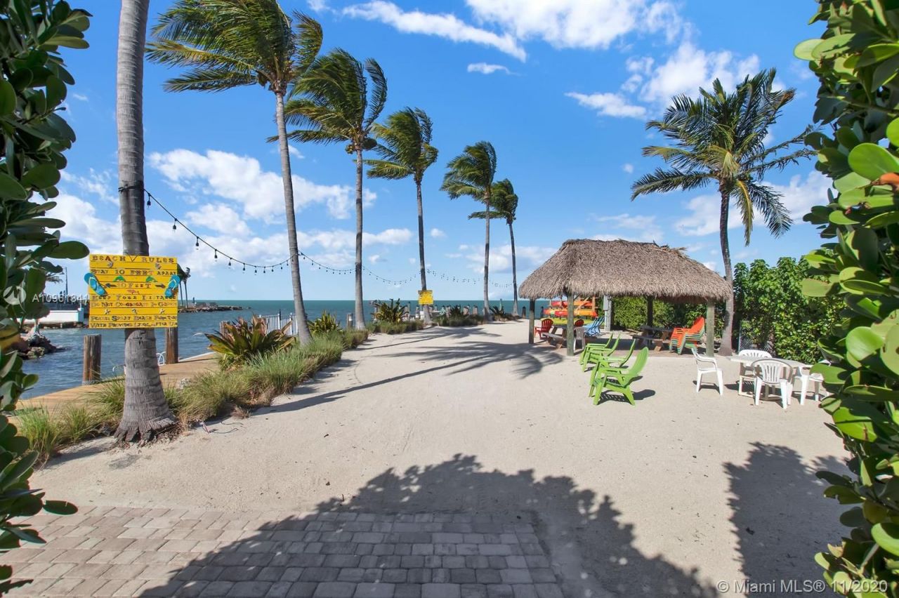 Maison de rapport à Miami, États-Unis, 1 000 m² - image 5