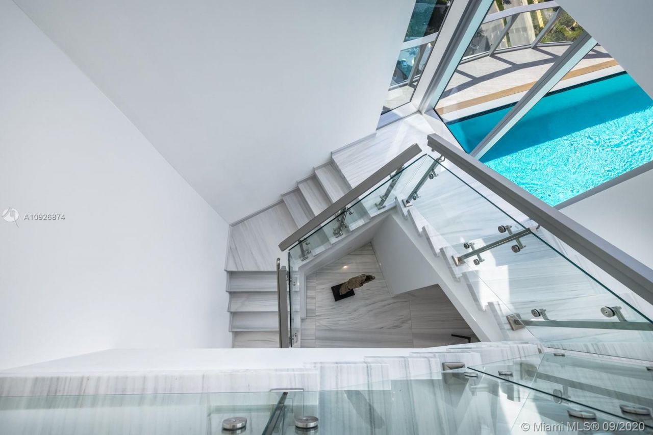 Penthouse in Miami, USA, 800 m² - picture 6