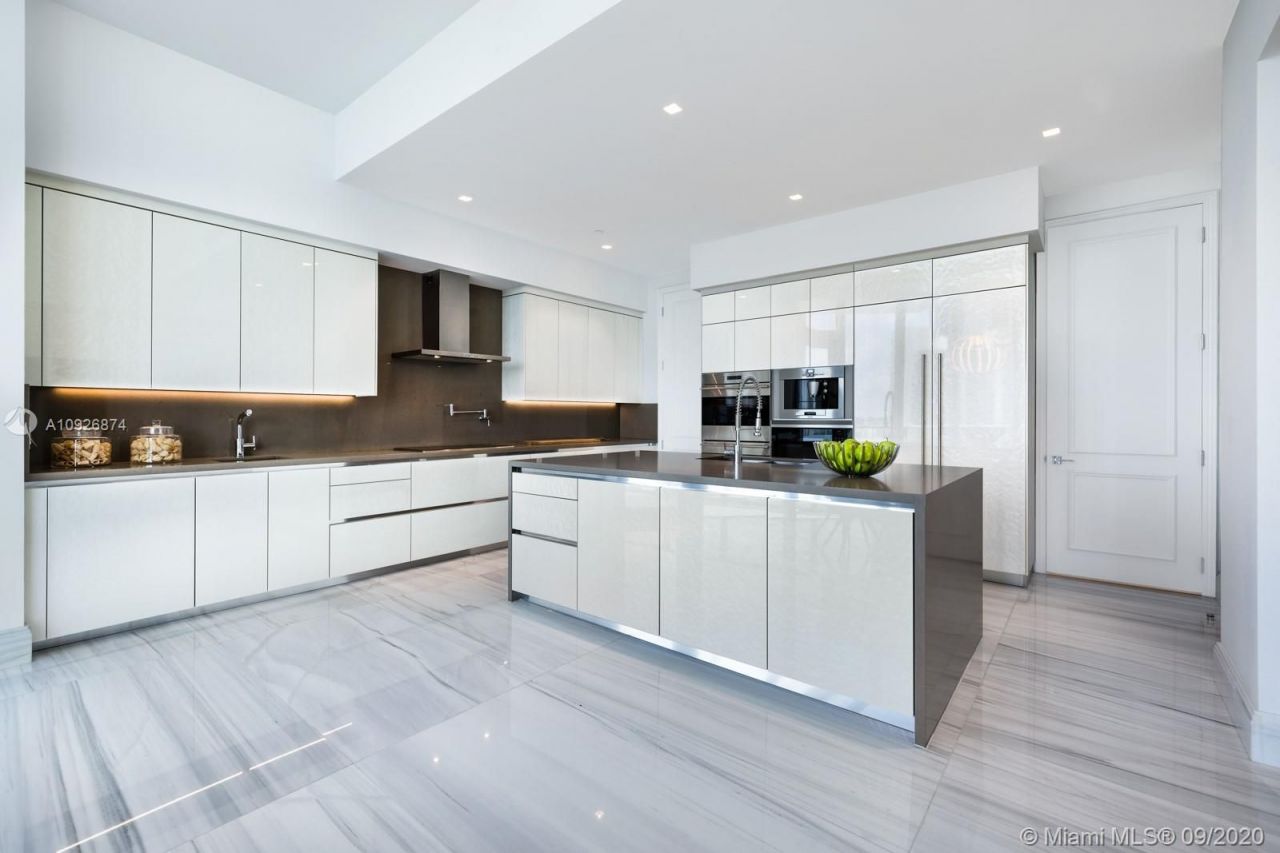 Penthouse in Miami, USA, 800 m² - picture 14