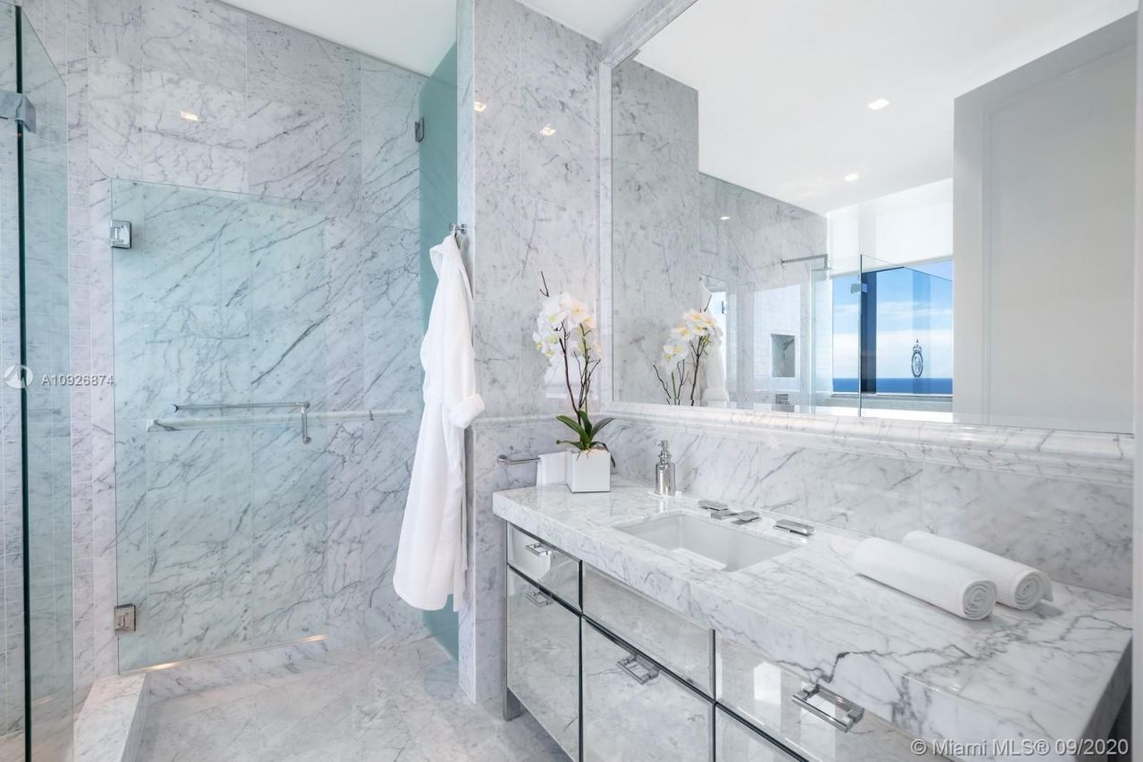 Penthouse in Miami, USA, 800 m² - picture 9