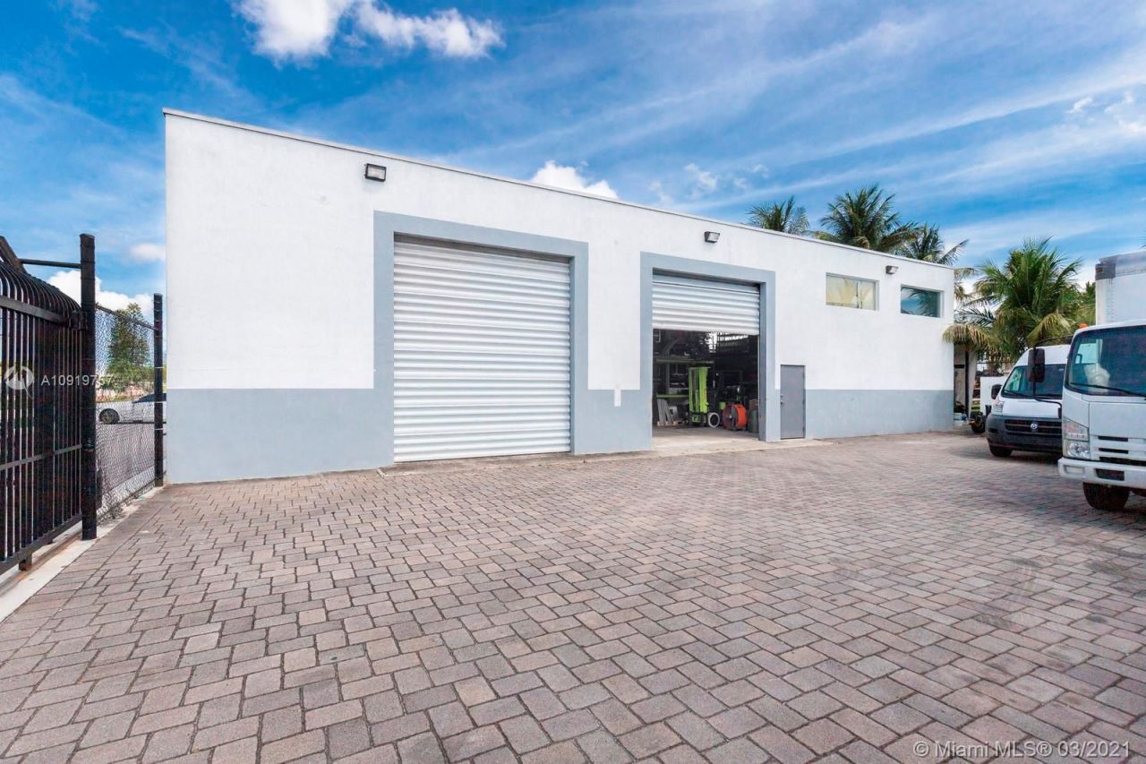 Proprietà commerciale a Miami, USA, 1 000 m² - foto 2