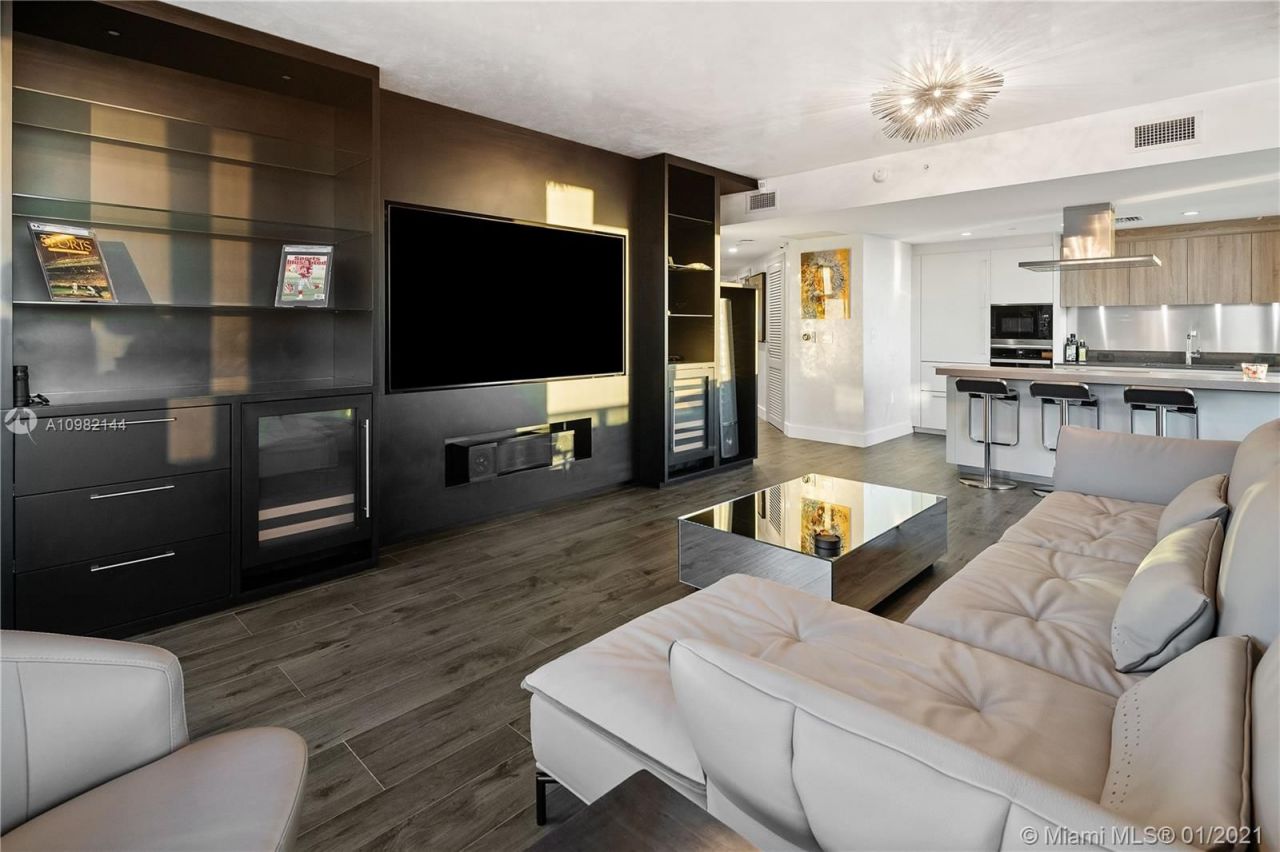 Piso en Miami, Estados Unidos, 140 m² - imagen 3