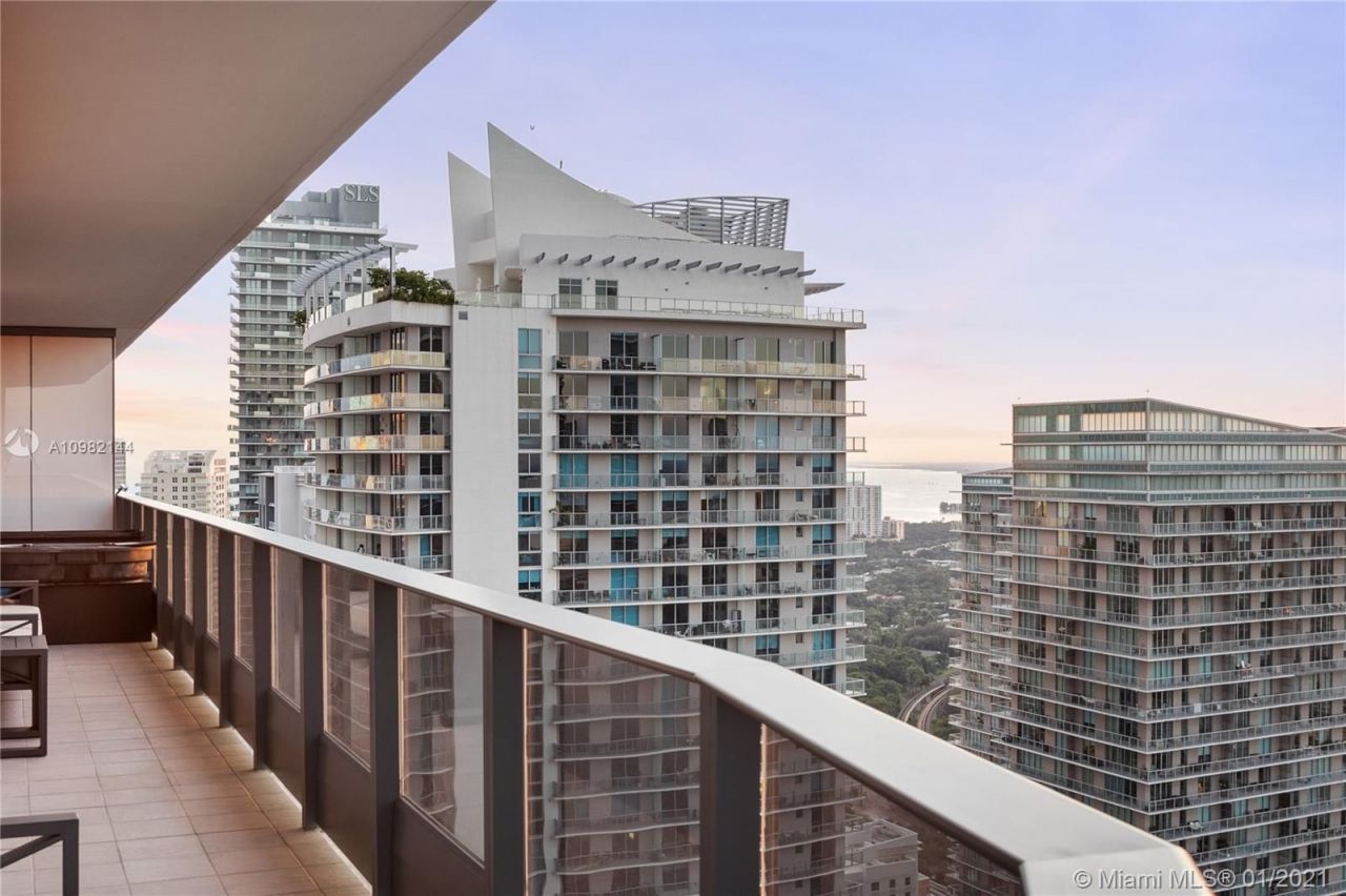 Piso en Miami, Estados Unidos, 140 m² - imagen 7