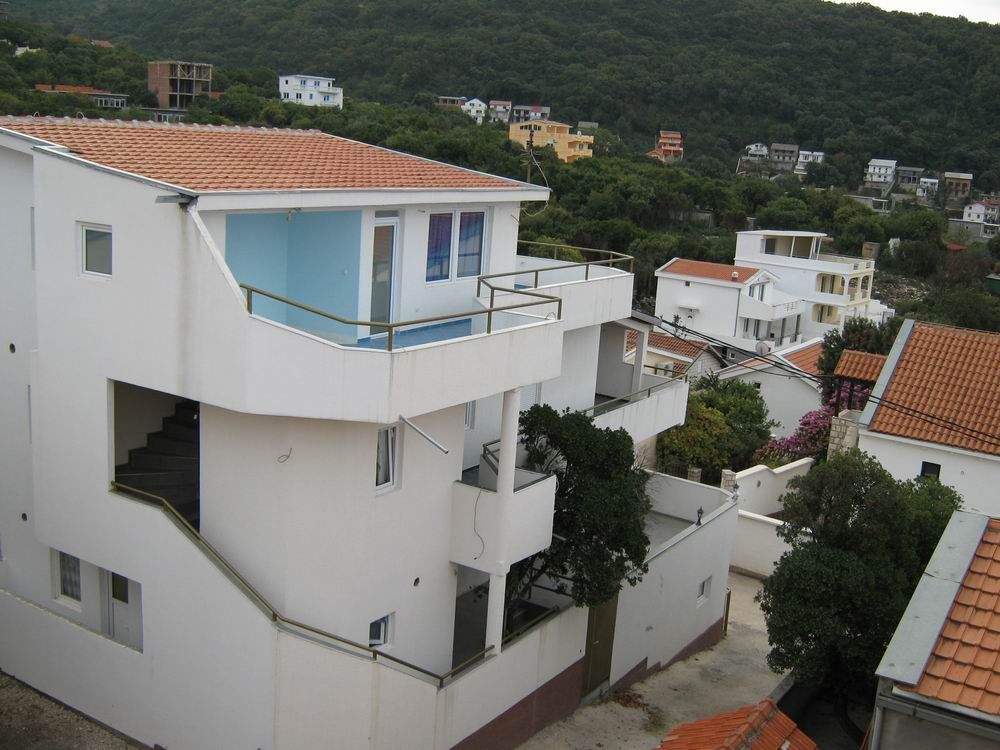 Haus in Utjeha, Montenegro, 380 m² - Foto 1