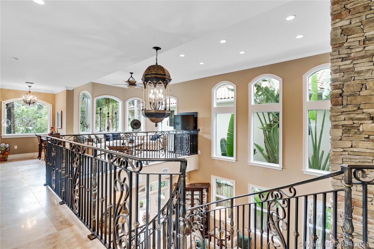 Villa en Miami, Estados Unidos, 370 m² - imagen 9