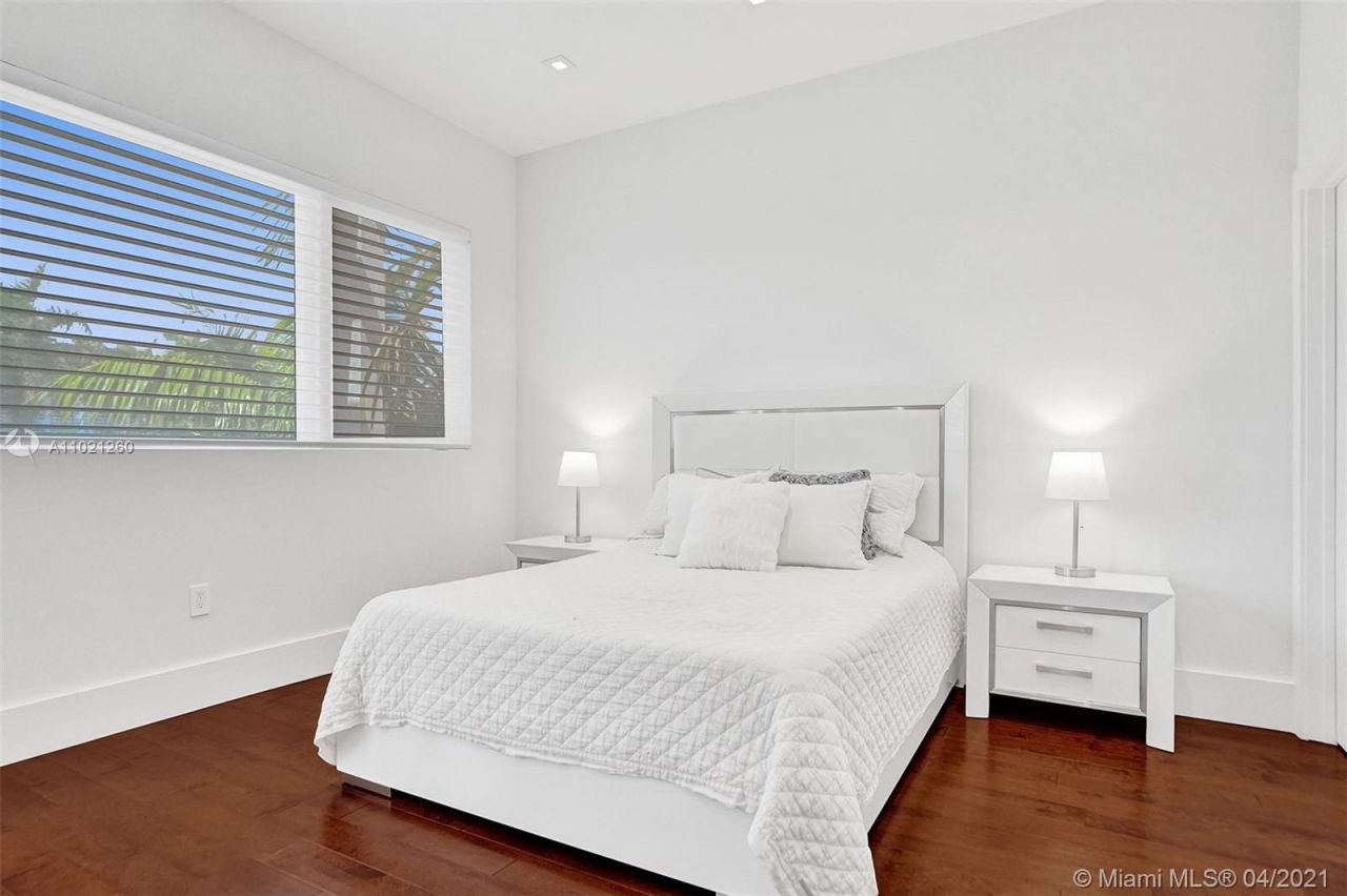 Cottage in Miami, USA, 300 m² - picture 8