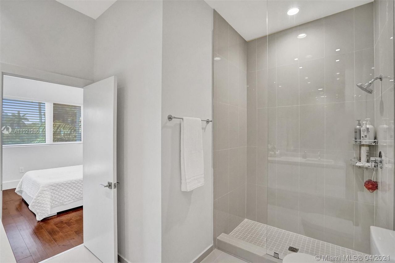 Cottage in Miami, USA, 300 m² - picture 9