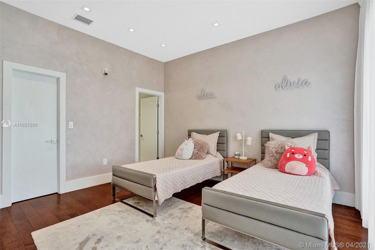 Cottage in Miami, USA, 300 m² - picture 7