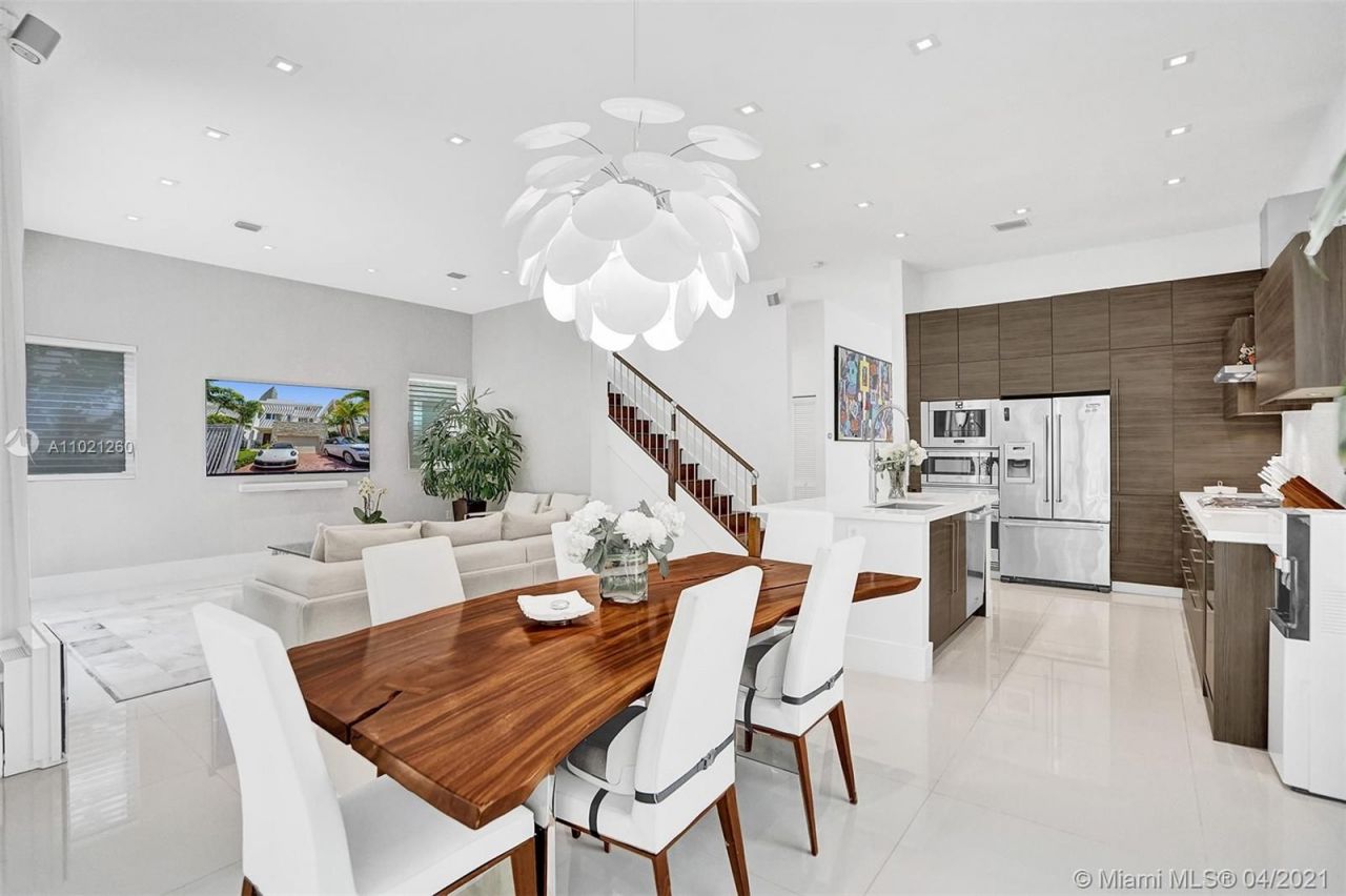 Cottage in Miami, USA, 300 m² - picture 5