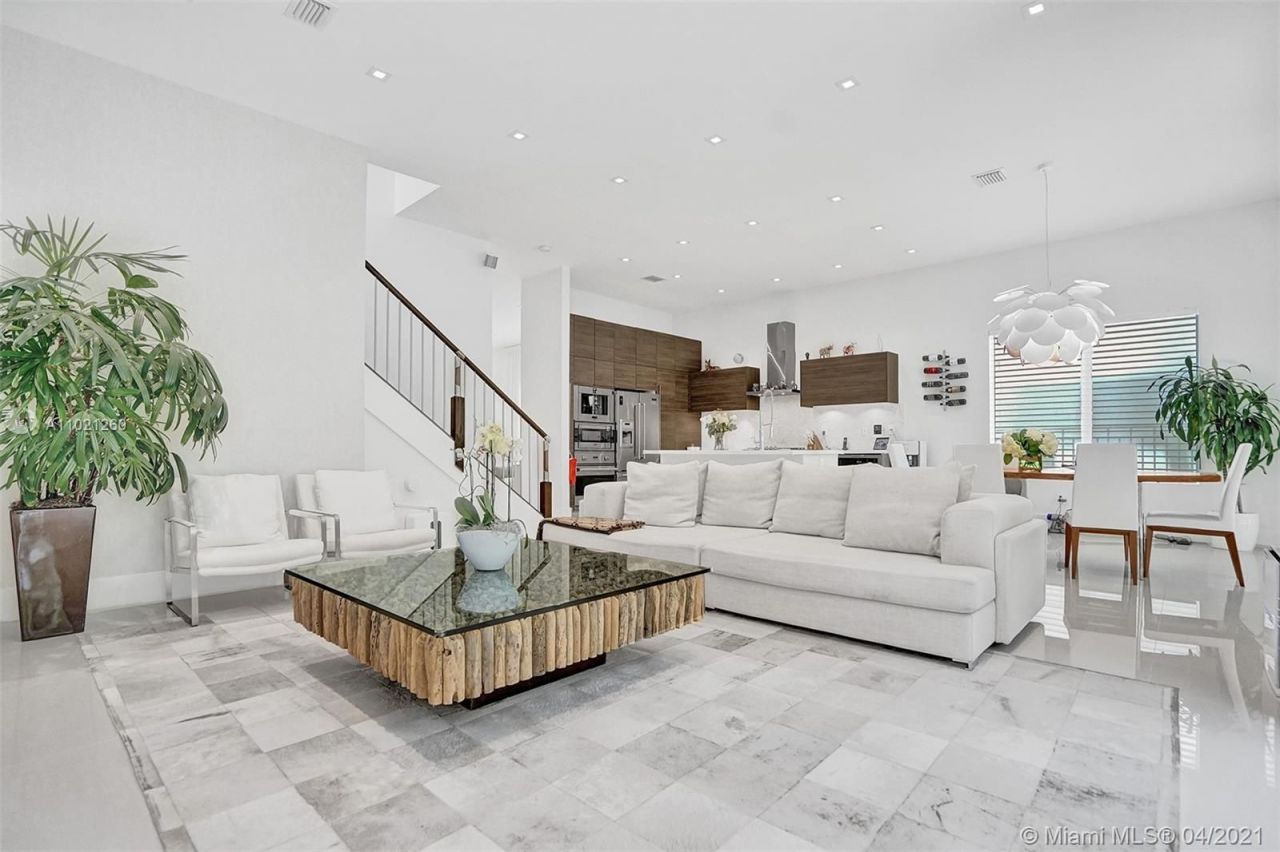 Cottage in Miami, USA, 300 m² - picture 4