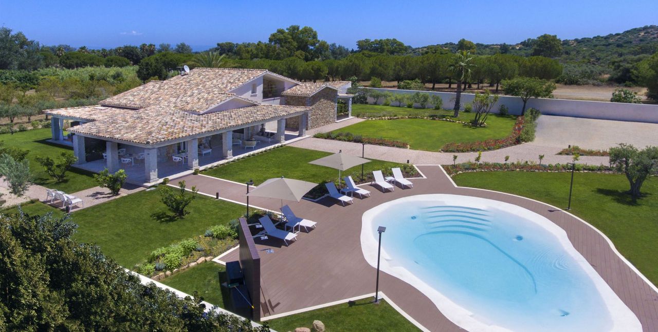 Villa à Pula (Sardaigne), Italie, 320 m² - image 1