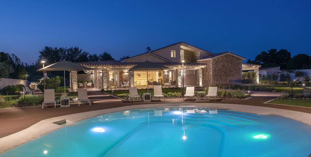 Villa en Pula (Cerdeña), Italia, 320 m² - imagen 4