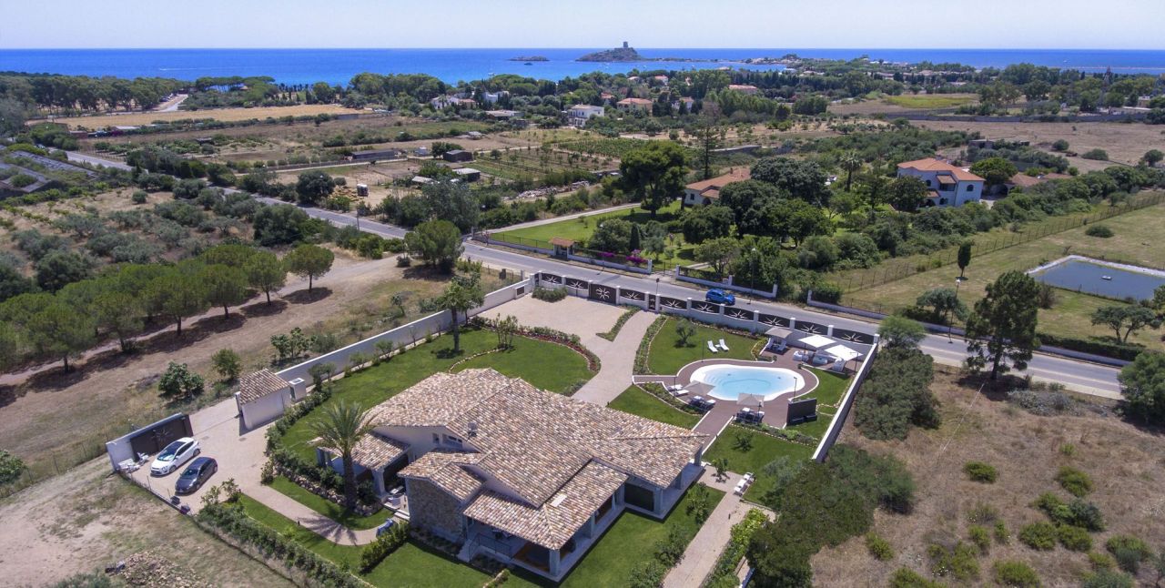 Villa en Pula (Cerdeña), Italia, 320 m² - imagen 3