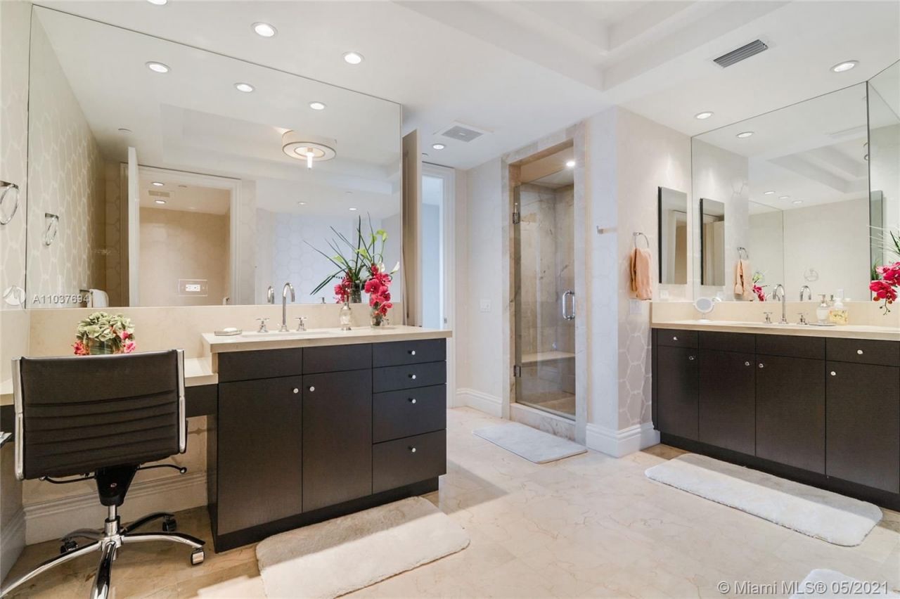 Flat in Miami, USA, 200 m² - picture 8