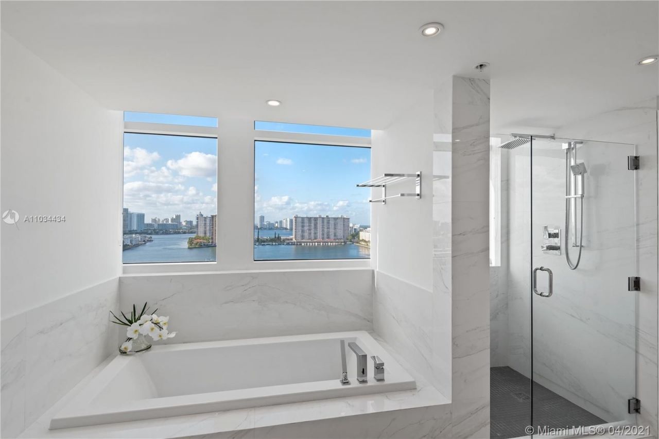 Piso en Miami, Estados Unidos, 160 m² - imagen 11