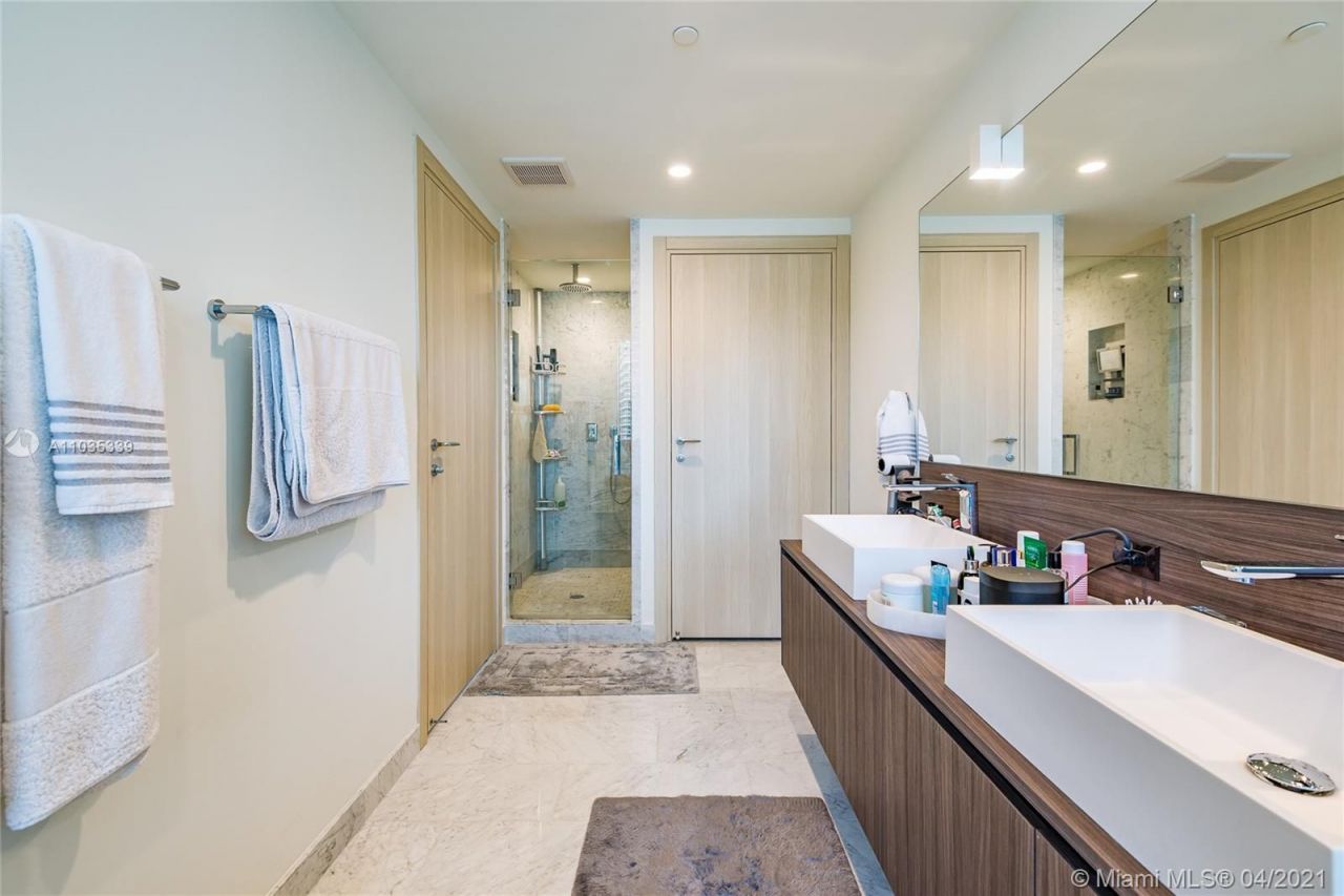 Flat in Miami, USA, 130 m² - picture 7